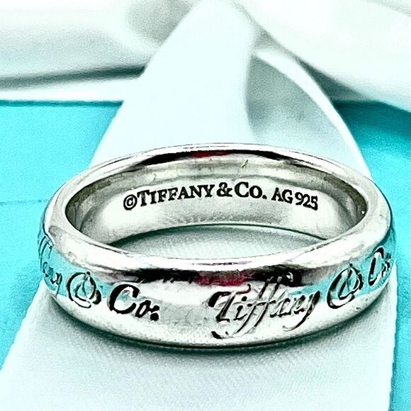 Tiffany & Co. Wide Notes Script Silver Ring - Sz 7.5 - Picture 15 of 16